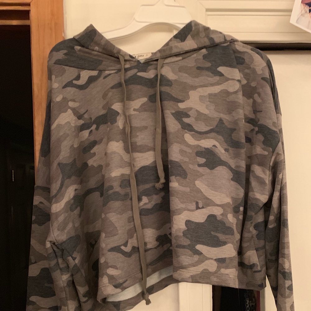 Cropped camo hoodie!